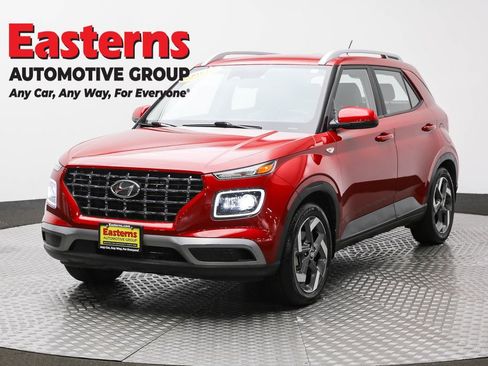 Used 2023 Hyundai Venue Limited FWD image 1