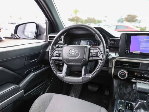 Certified 2025 Toyota Tacoma SR5 AWD/4WD image 5
