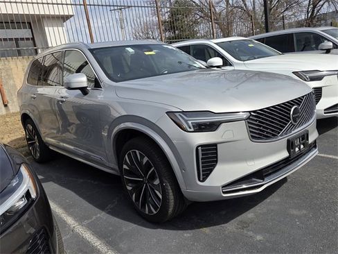 Used 2025 Volvo XC90 B5 Plus image 3