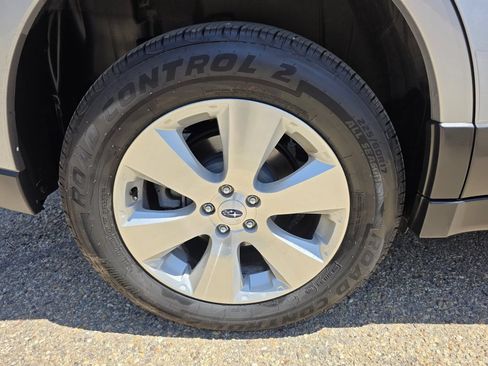 Used 2012 Subaru Outback 3.6R Limited w/ Moonroof Pkg AWD/4WD image 41