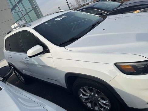 Used 2019 Jeep Cherokee Latitude w/ Popular Appearance Group image 2