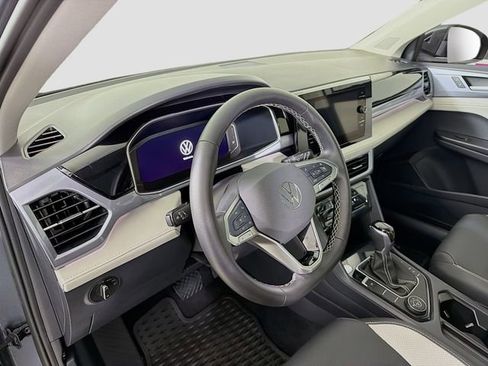 Used 2025 Volkswagen Taos SEL image 9