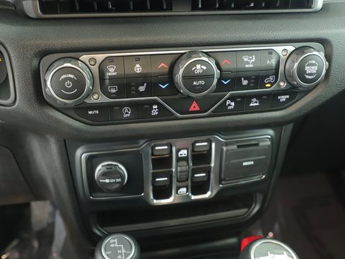 Used 2024 Jeep Wrangler Sport S image 7