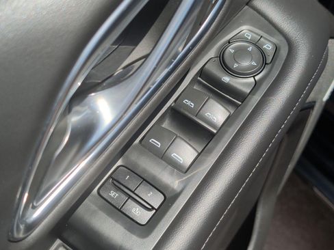 Used 2021 Chevrolet Suburban LT RWD image 9