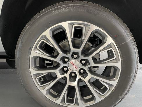 New 2026 GMC Yukon XL Denali image 7