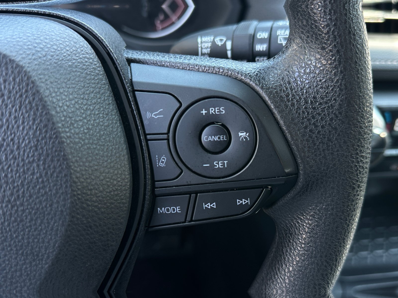 Used 2025 Toyota RAV4 XLE AWD/4WD image 24