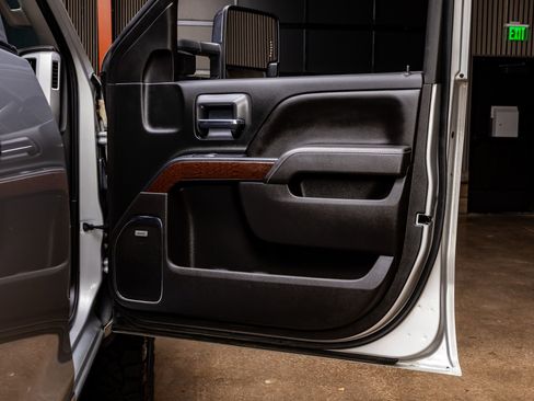 Used 2017 GMC Sierra 1500 SLT w/ Enhanced Driver Alert Package image 34