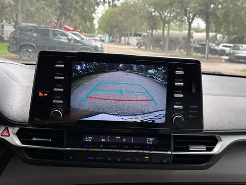 Used 2024 Toyota Sienna XLE FWD image 25