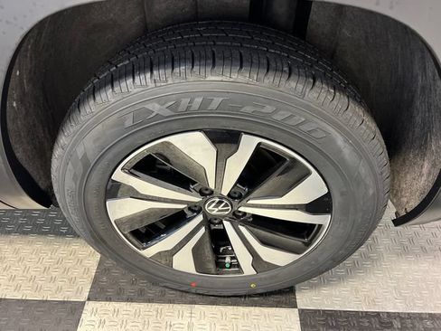 Certified 2025 Volkswagen Atlas SE FWD image 15