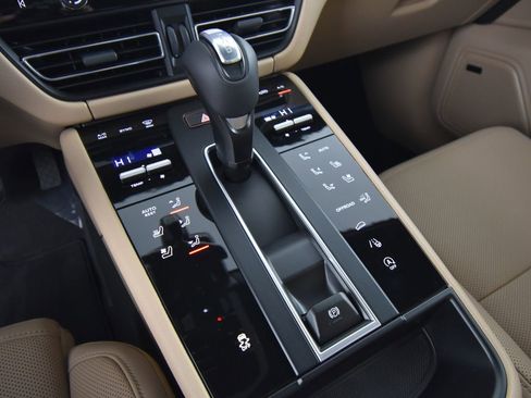 New 2026 Porsche Macan image 20