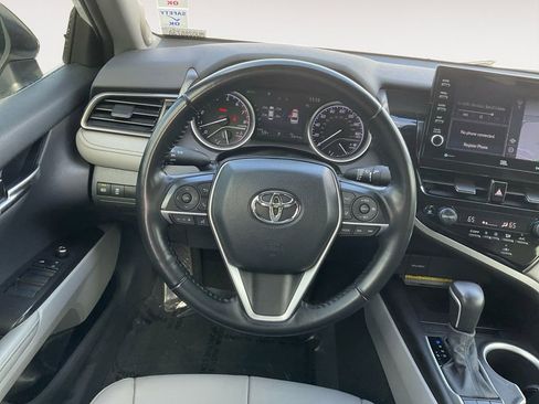Used 2021 Toyota Camry XLE image 17