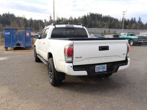 Used 2021 Toyota Tacoma Limited image 7