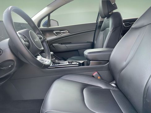 Used 2025 Kia Sportage EX w/ Premium Package FWD image 24