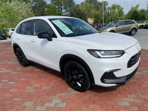 Certified 2025 Honda HR-V Sport image 3