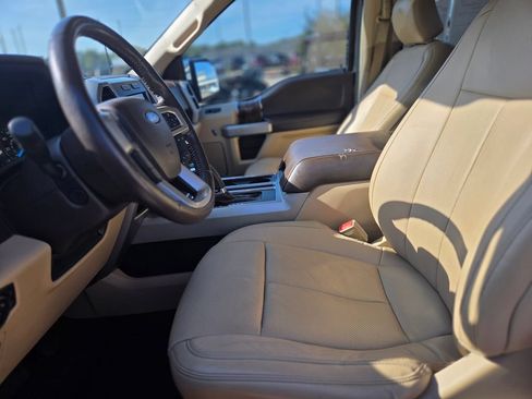 Used 2018 Ford F150 Lariat w/ Equipment Group 502A Luxury AWD/4WD image 15
