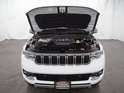 Used 2025 Jeep Wagoneer Series II AWD/4WD image 3