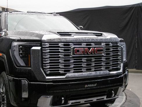 Used 2024 GMC Sierra 2500 Denali w/ Denali Reserve Package image 4