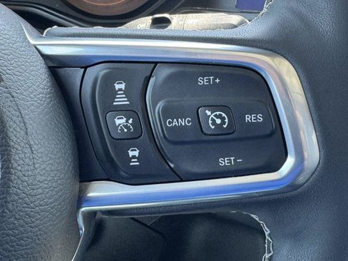 Used 2025 Jeep Wrangler Unlimited Sahara AWD/4WD image 21