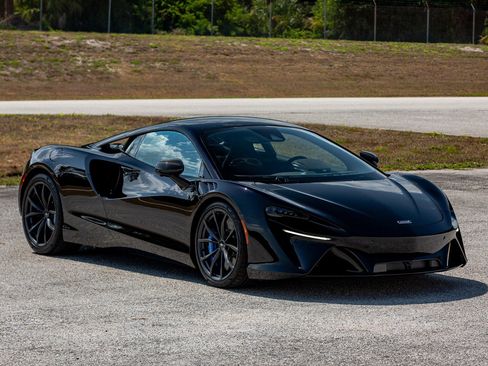 Used 2023 McLaren Artura image 17