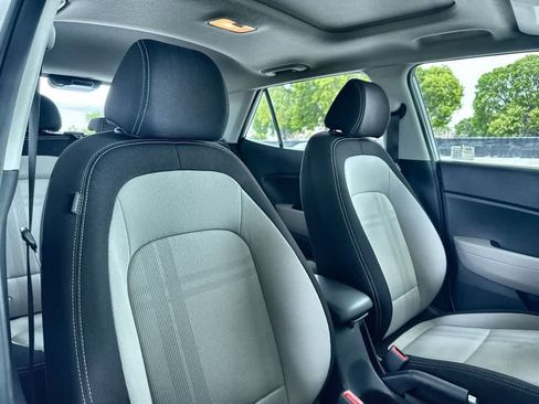 Used 2025 Hyundai Venue SEL FWD image 27