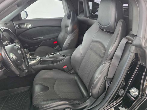 Used 2018 Nissan 370Z Touring RWD image 17