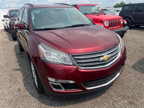 Used 2017 Chevrolet Traverse LT w/ Traveler's Package FWD image 2