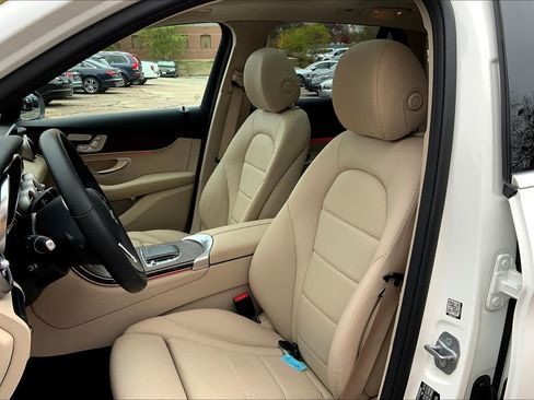 Used 2020 Mercedes-Benz GLC 300 4MATIC image 9