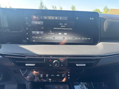 Used 2025 Nissan Kicks SR FWD image 18