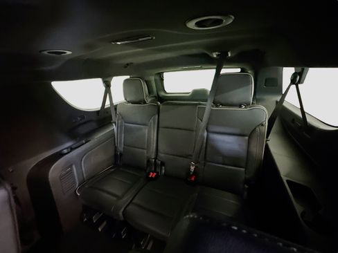 Used 2023 Chevrolet Suburban Premier image 30