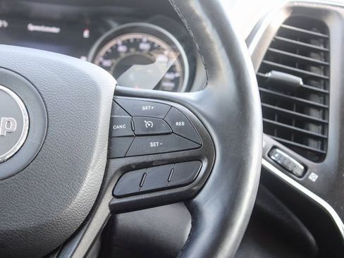 Used 2020 Jeep Cherokee Trailhawk w/ Cold Weather Group image 29