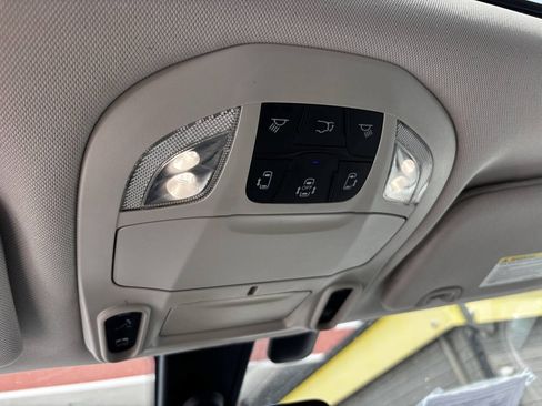 Used 2020 Chrysler Pacifica Limited FWD image 12