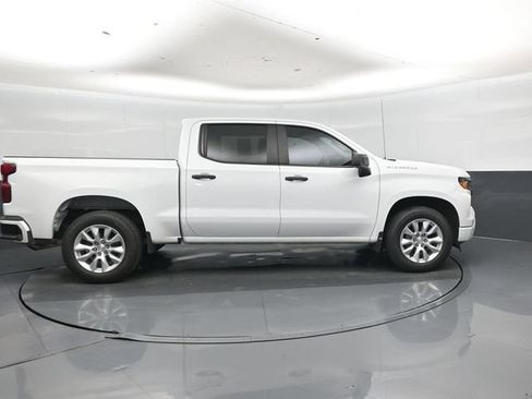Used 2022 Chevrolet Silverado 1500 Custom RWD image 2