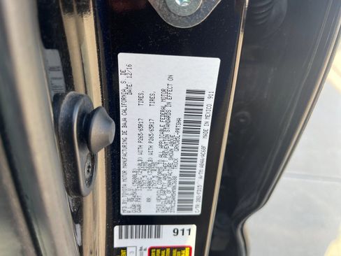 Used 2017 Toyota Tacoma TRD Sport AWD/4WD image 10