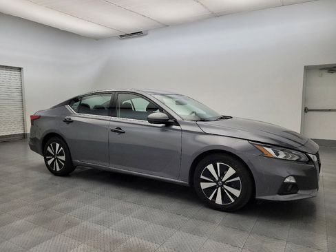 Used 2019 Nissan Altima 2.5 SV image 11