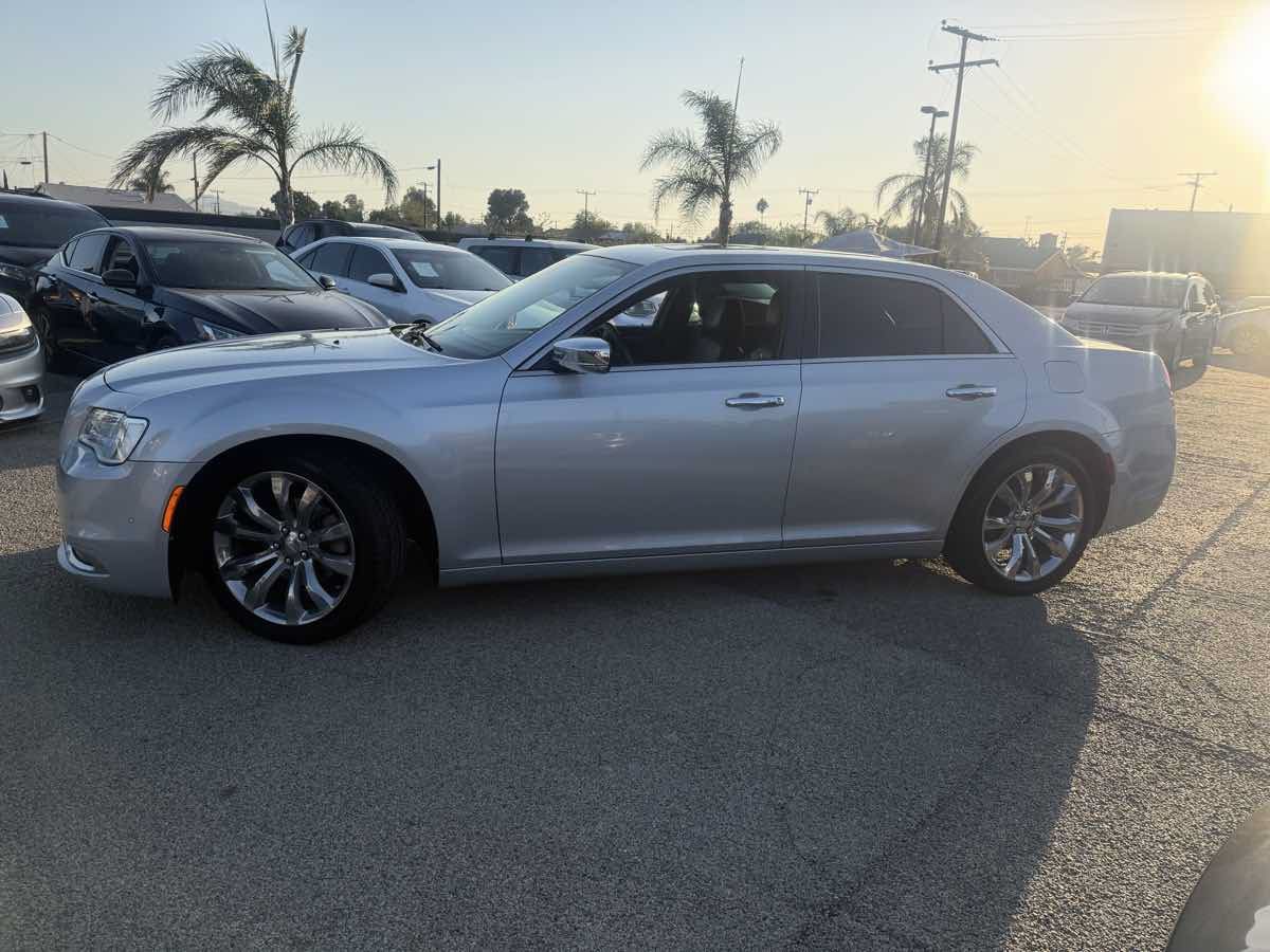 Used 2019 Chrysler 300 Limited w/ Safetytec Plus Group RWD image 2