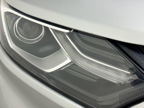 Used 2018 Chevrolet Equinox LT image 36