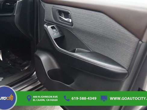 Used 2022 Nissan Rogue SV AWD/4WD image 16