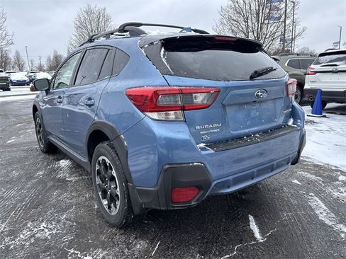Used 2022 Subaru Crosstrek 2.0i Premium w/ Moonroof Package image 9