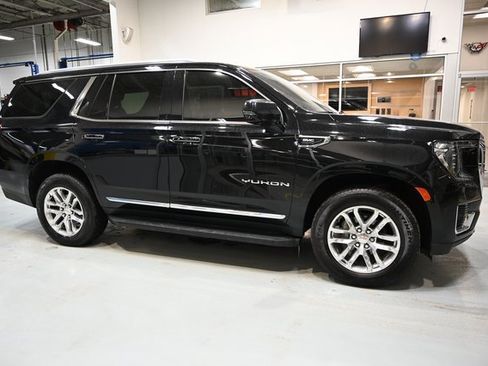 Used 2021 GMC Yukon SLT w/ SLT Luxury Plus Package image 4