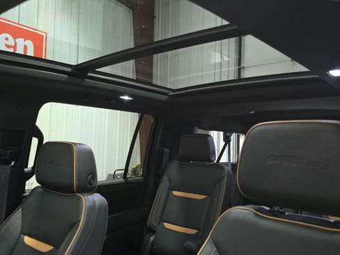 Used 2024 GMC Yukon XL AT4 w/ AT4 Premium Package image 19