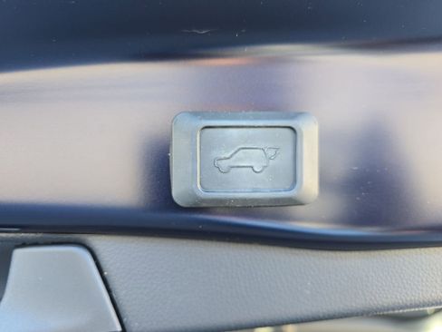 Used 2021 Toyota RAV4 Limited image 19