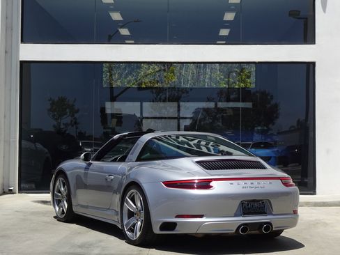 Used 2017 Porsche 911 Targa 4S AWD/4WD image 5
