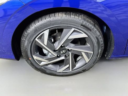 Certified 2025 Hyundai Elantra SEL FWD image 3