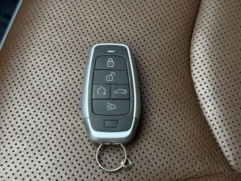 Used 2017 Chrysler Pacifica Limited image 72