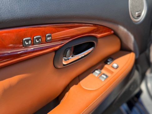 Used 2005 Lexus SC 430 Convertible w/ Preferred Accessory Pkg RWD image 60