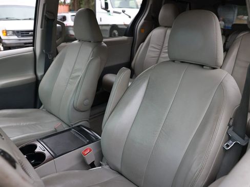 Used 2012 Toyota Sienna XLE image 12