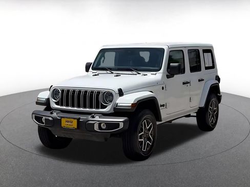 Used 2025 Jeep Wrangler Unlimited Sahara AWD/4WD image 7