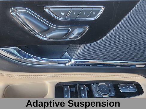 Used 2020 Lincoln Corsair Reserve w/ Equipment Group 202A image 9