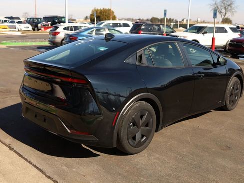 Used 2025 Toyota Prius LE image 5