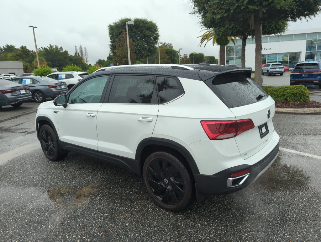 Used 2024 Volkswagen Taos SE AWD/4WD image 9